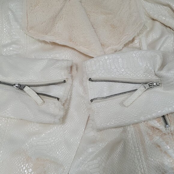BKE Ivory Animal Print Soft Faux Fur Lined Snap Front Moto Jacket Size Small S - Picture 13 of 16